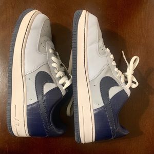 8.5 W Air Force 1’s barely worn
